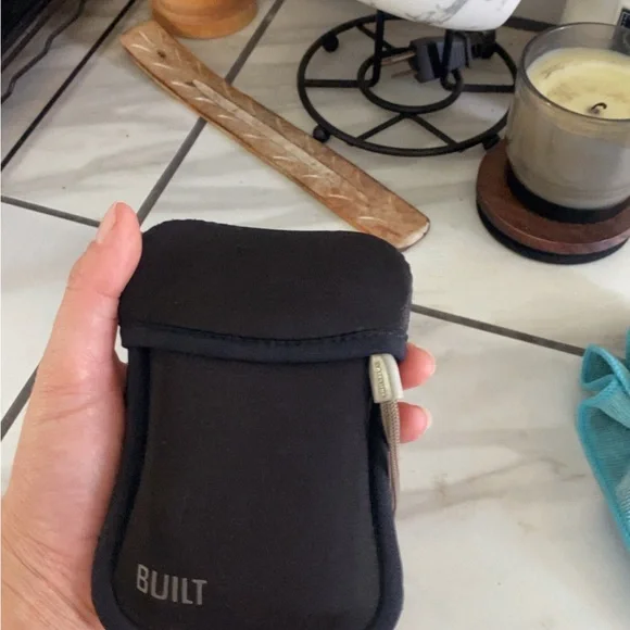 Samsung Digital Camera - Black and Red - Picture 6 of 6